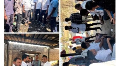 Photo of जोगनगुडा येथील आगग्रस्त बोरकूट कुटुंबाला डॉ.कंकडालवार कडून आर्थिक मदत…!