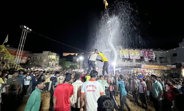 Photo of आलापल्लीत दहीहंडीचा जल्लोष:काँग्रेस नेते डॉ.कंकडालवार दाम्पत्याची उपस्थिती!.